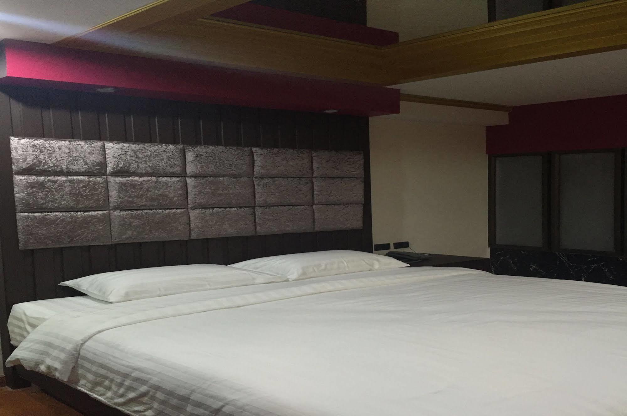 Grand Pink Hotel Hatyai Hat Yai Bagian luar foto